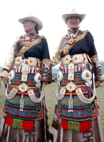 藏族服饰，藏民族服饰图片