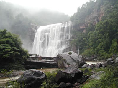 赤水十丈洞瀑布群风景图