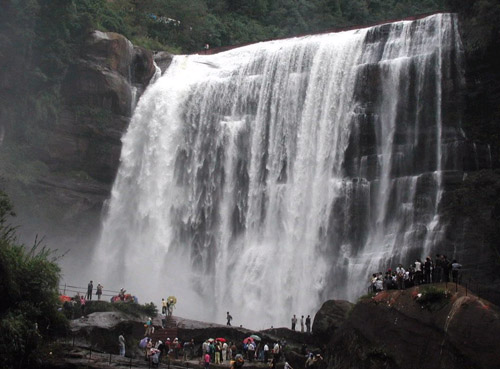 赤水十丈洞瀑布群风景图