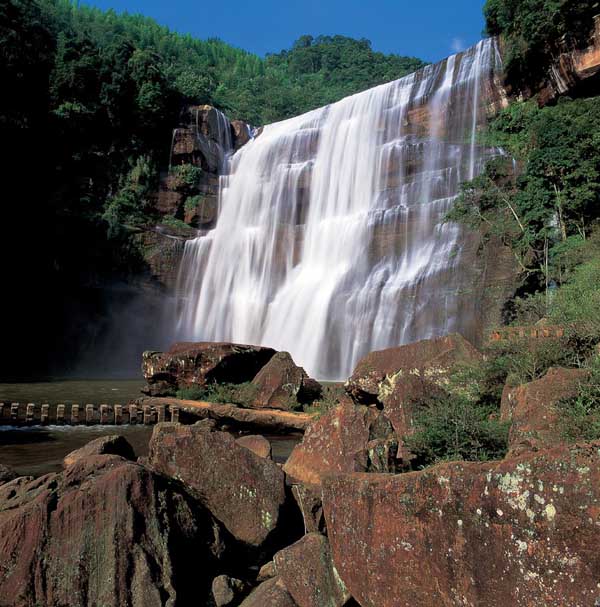 赤水十丈洞瀑布群风景图