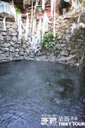 藏族人对温泉的治病神力确信不疑" alt=