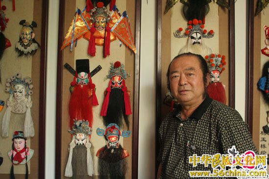 杨玉栋和他的彩塑脸谱 杨玉栋和他的彩塑脸谱