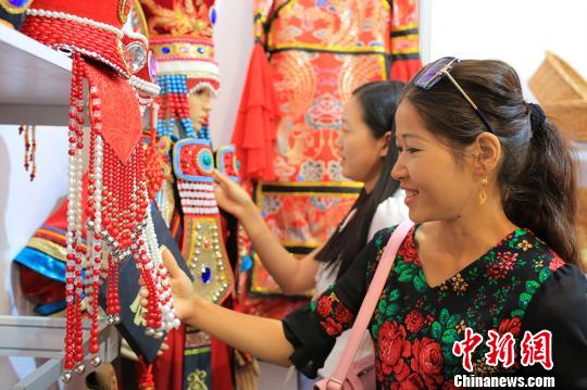 新疆博湖县巧推民族特色文化产品促农民增收(图)