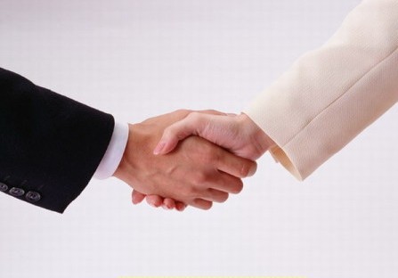 商务活动中的握手礼仪 商务活动中的握手礼仪