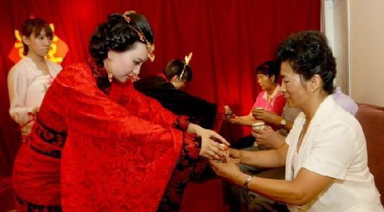 婚礼中“三道茶”习俗 婚礼中“三道茶”习俗