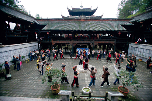 上梁,土家建房礼仪的经典绝唱 上梁,土家建房礼仪的经典绝唱