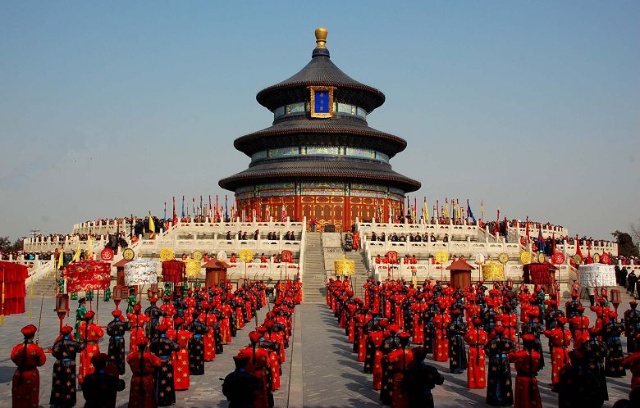 谁敢让皇帝三叩九拜?中国古代的政治礼仪 谁敢让皇帝三叩九拜?中国古代的政治礼仪