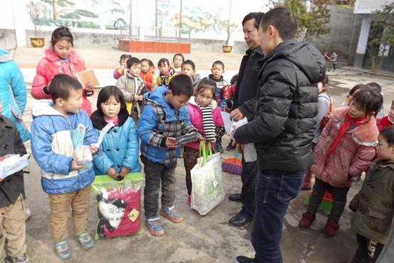 “孩子的孝心我来帮他实现” “孩子的孝心我来帮他实现”