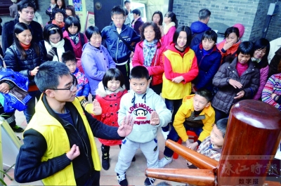 禅南街坊罗村习咏春感受孝德文化 禅南街坊罗村习咏春感受孝德文化