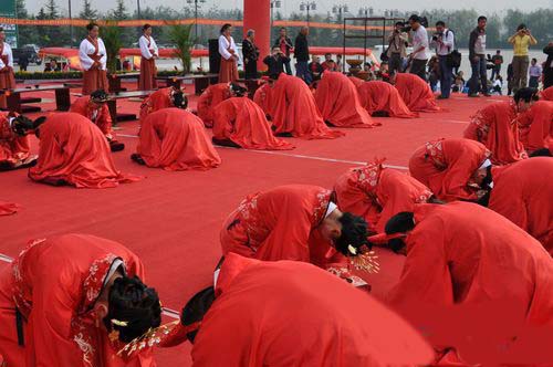 古代生活礼节:跪拜礼 古代生活礼节:跪拜礼